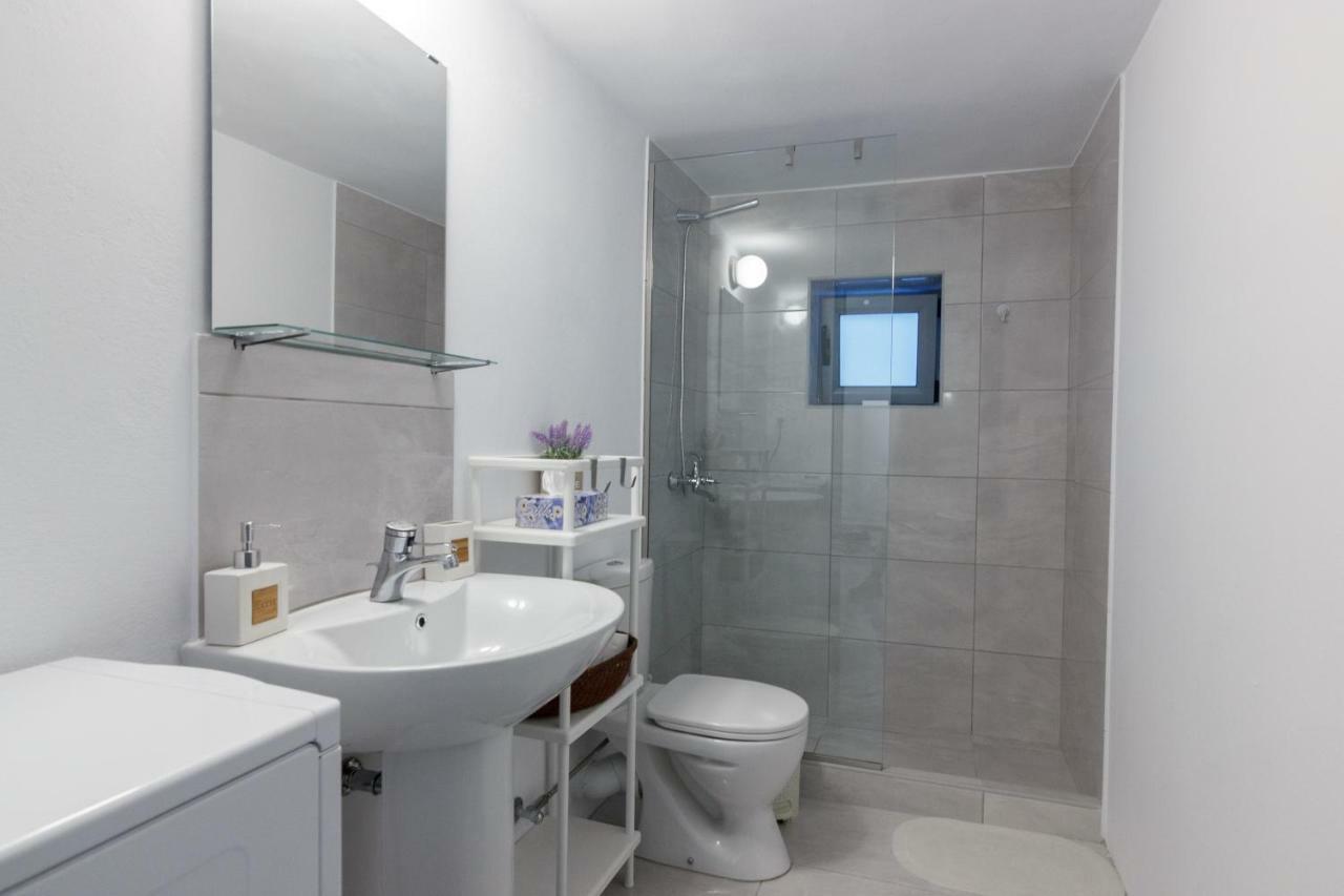 Infinity Apartment Leonídion Esterno foto